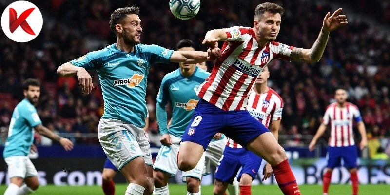 Atletico thắng nghẹt thở trong thế thiếu người